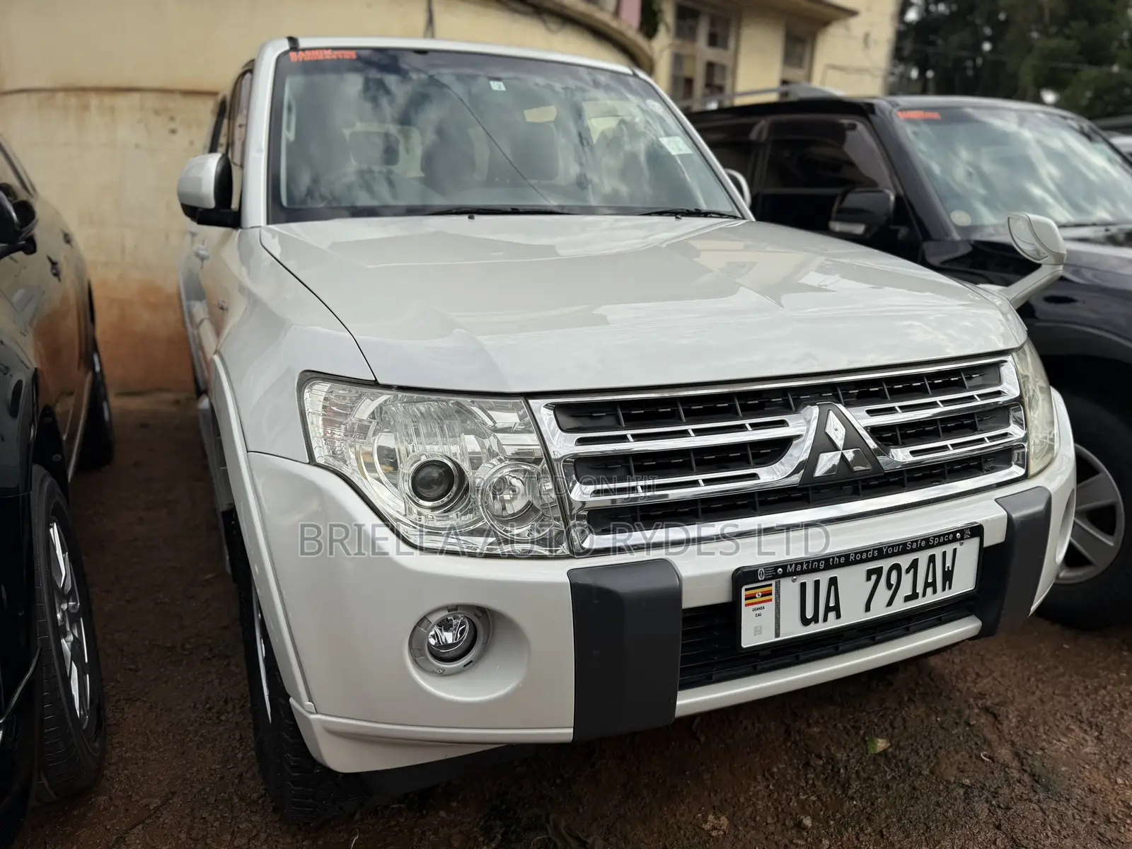 Mitsubishi Pajero 2010 White