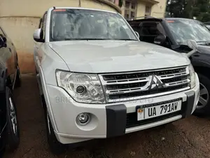 Mitsubishi Pajero 2010 White