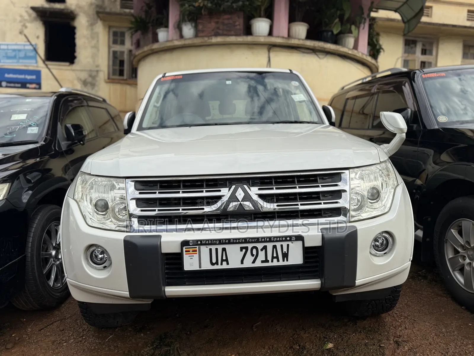 Mitsubishi Pajero 2010 White