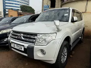 Mitsubishi Pajero 2010 White