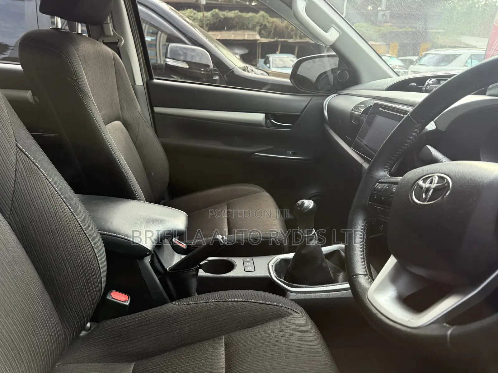 Toyota Hilux 2017 Gray