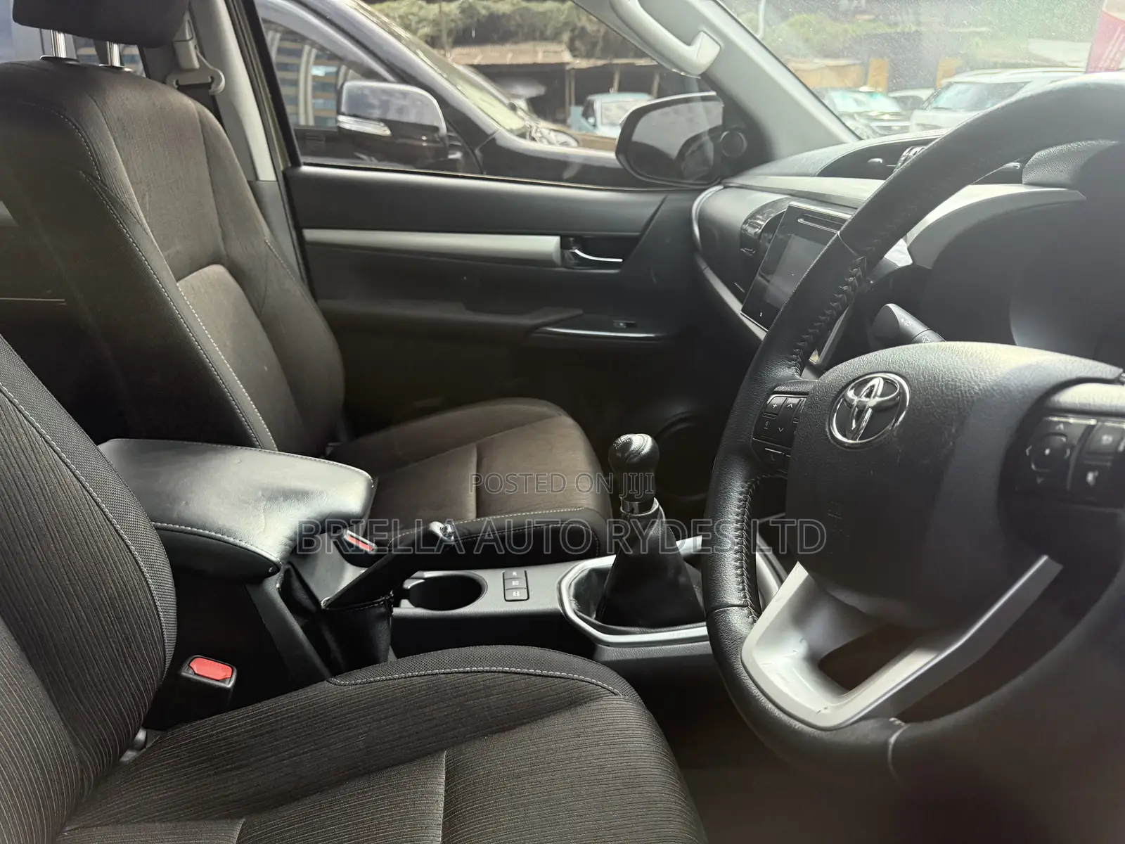 Toyota Hilux 2017 Gray
