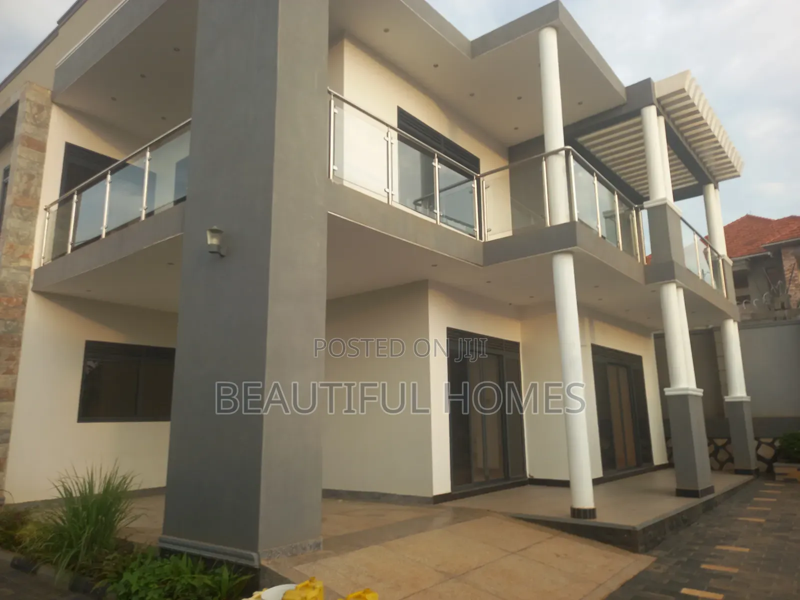 Furnished 5bdrm Mansion in Kira for sale