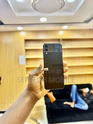 New Samsung Galaxy Z Flip 3 128 GB Black