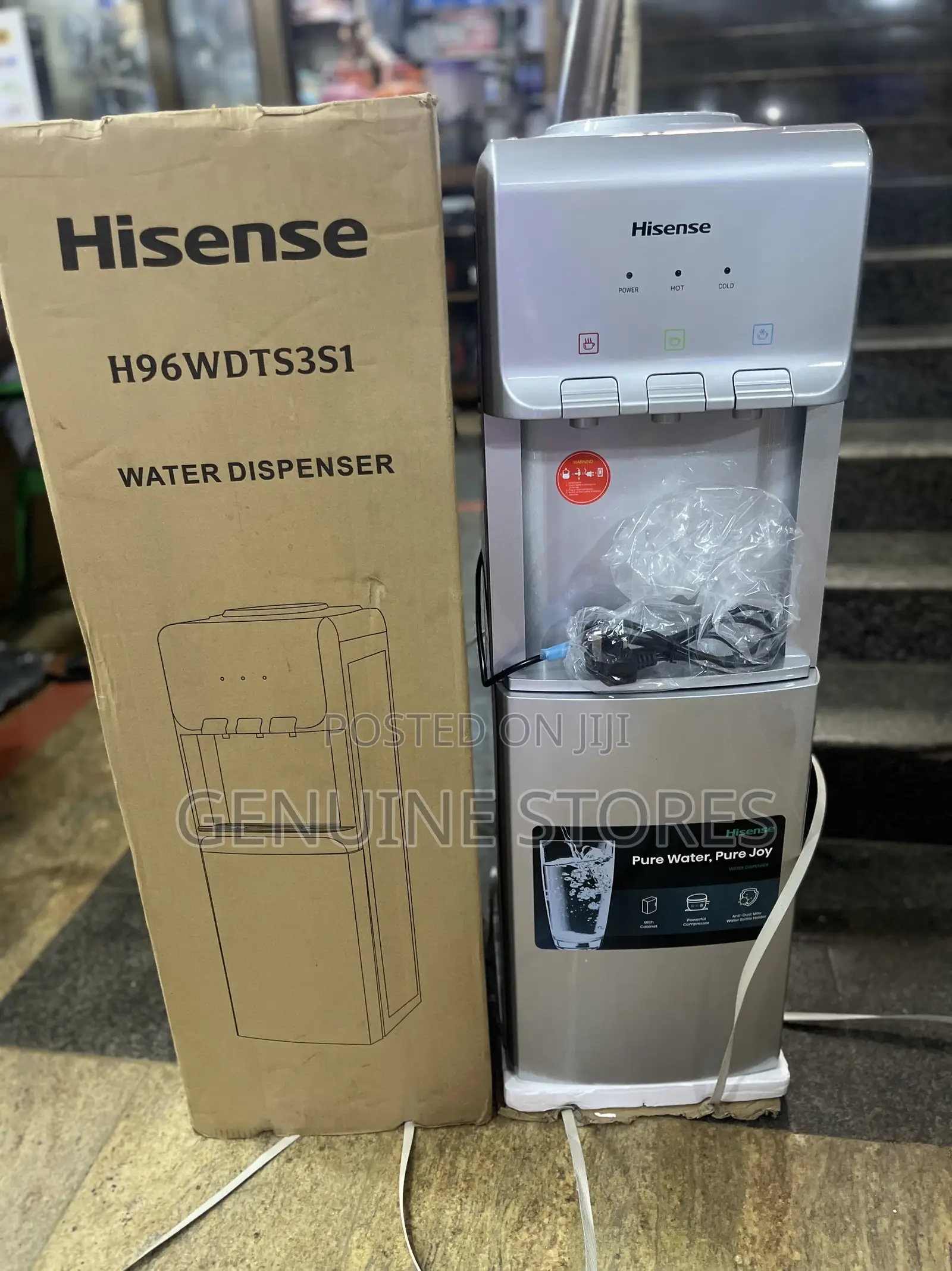 3 Taps Water Dispenser of Hisense With a Fridge