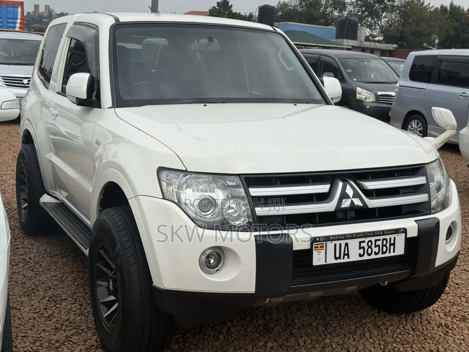 Mitsubishi Pajero 2010 White