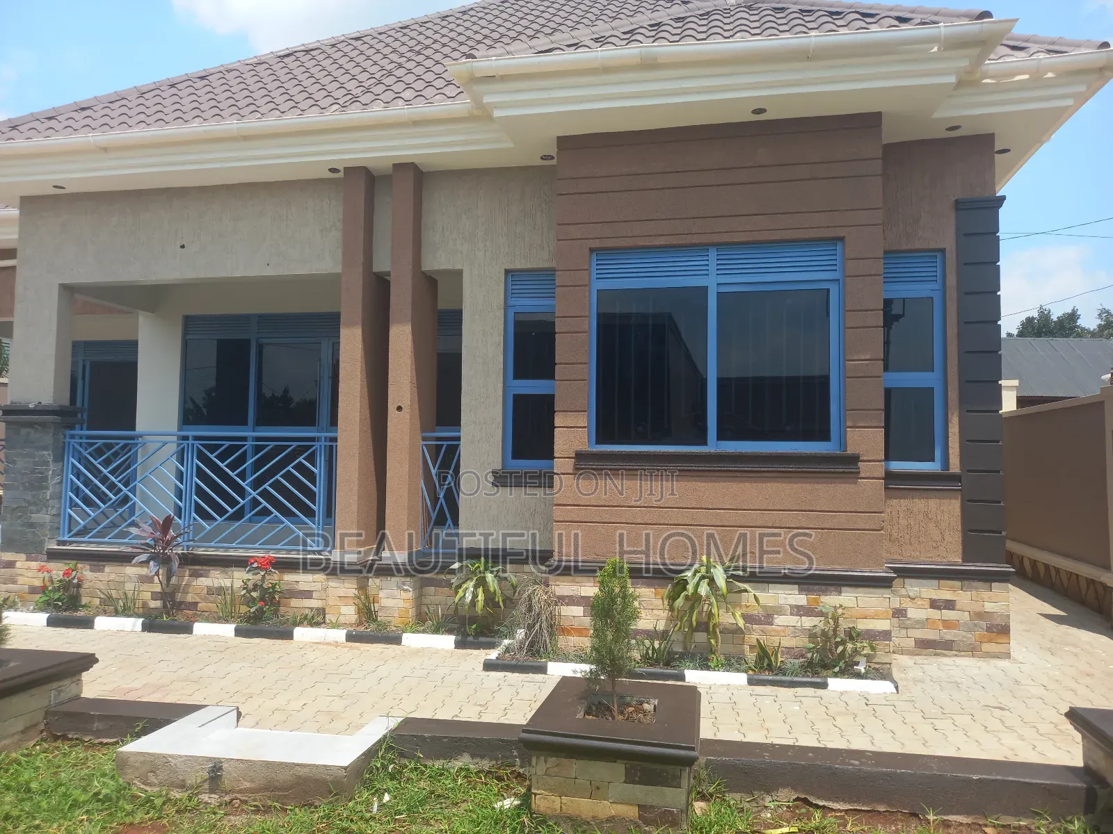 Furnished 4bdrm Bungalow in Kira for sale