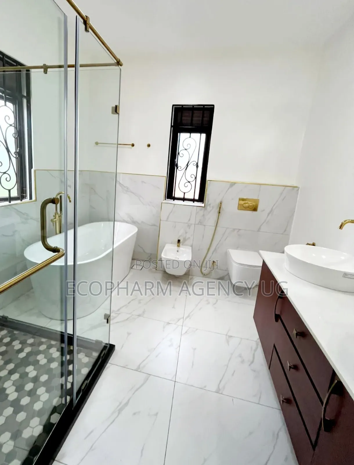 5bdrm Duplex in Kira, Central Division for sale