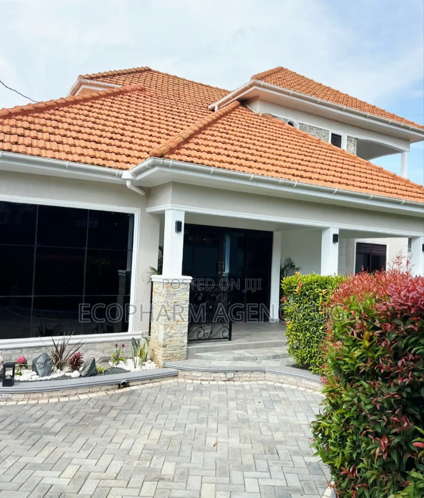 5bdrm Duplex in Kira, Central Division for sale