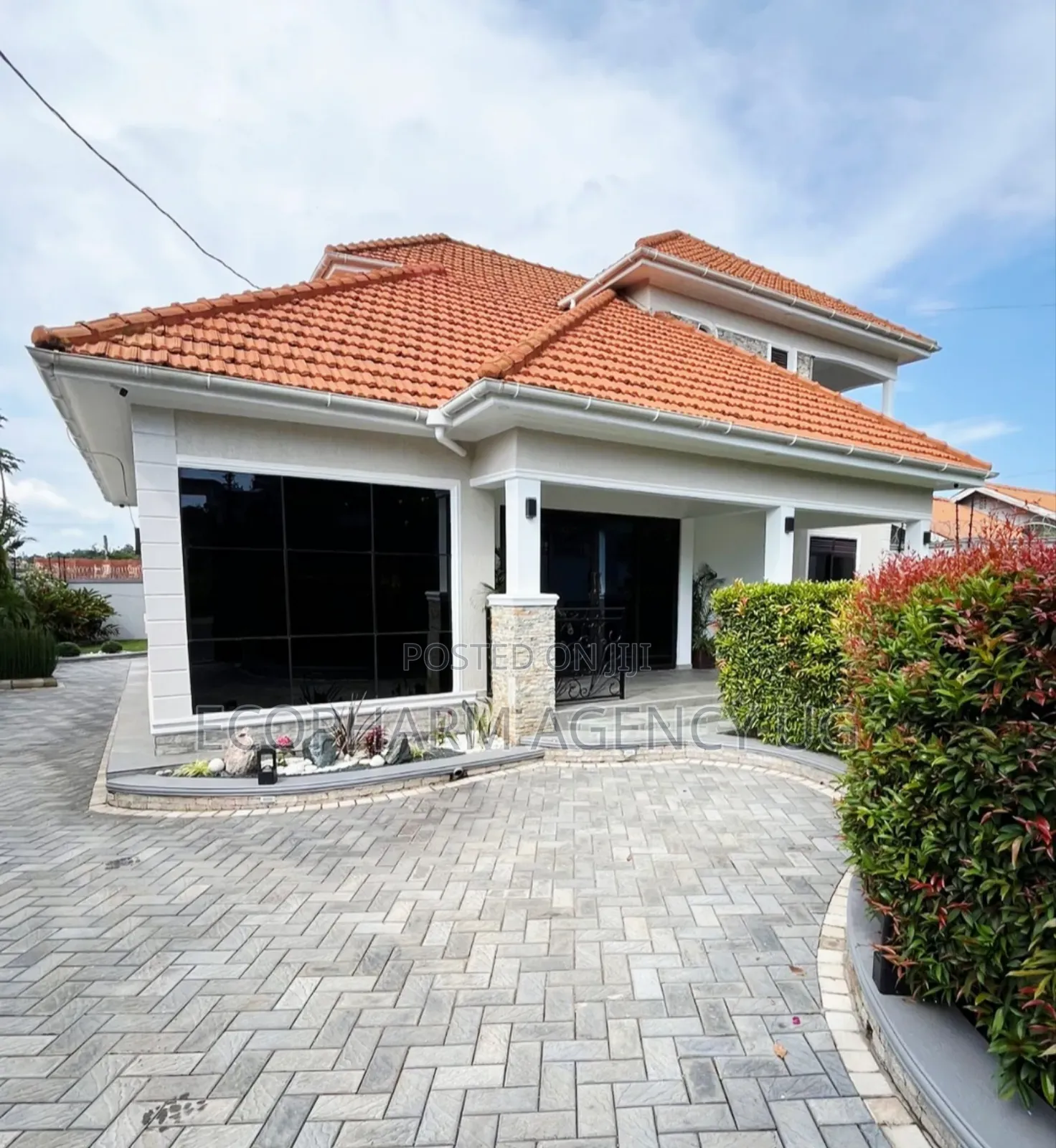 5bdrm Duplex in Kira, Central Division for sale