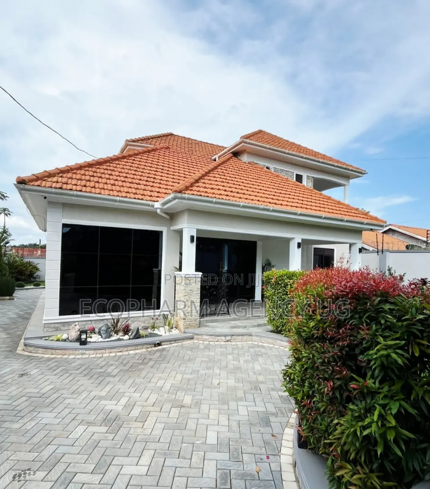 5bdrm Duplex in Kira, Central Division for sale