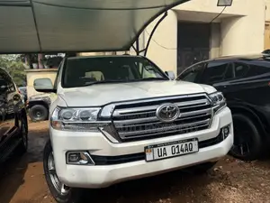 Toyota Land Cruiser Prado 2011 White