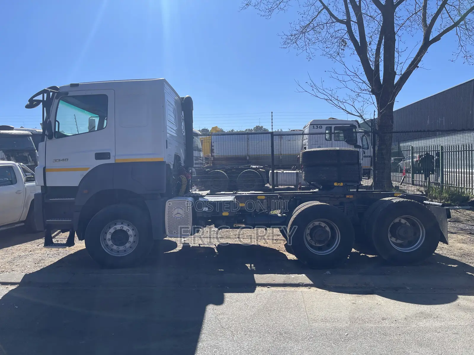 Mercedes-Benz Axor 3340 2011 White, Only the Head Double Axle