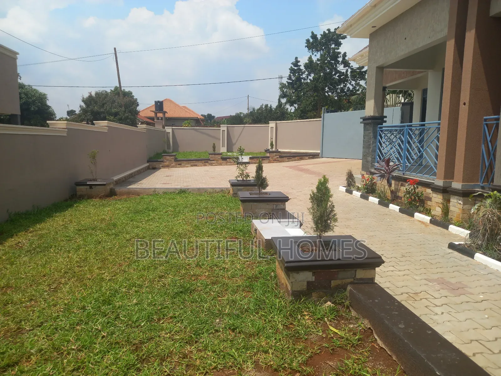 Furnished 4bdrm House in Kira for sale