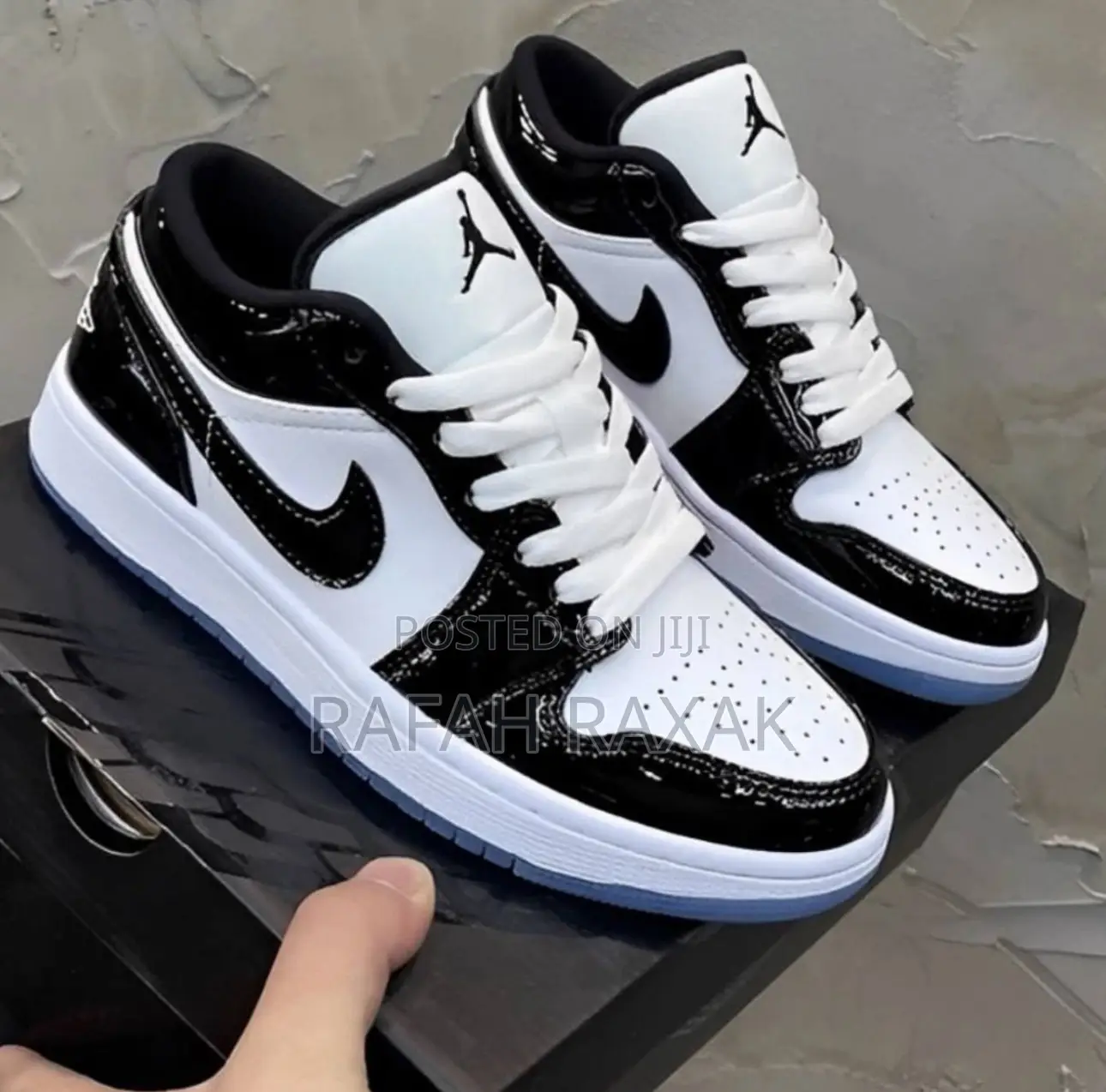 Original Nike Air Jordan 1 Low Se Concord Sneakers