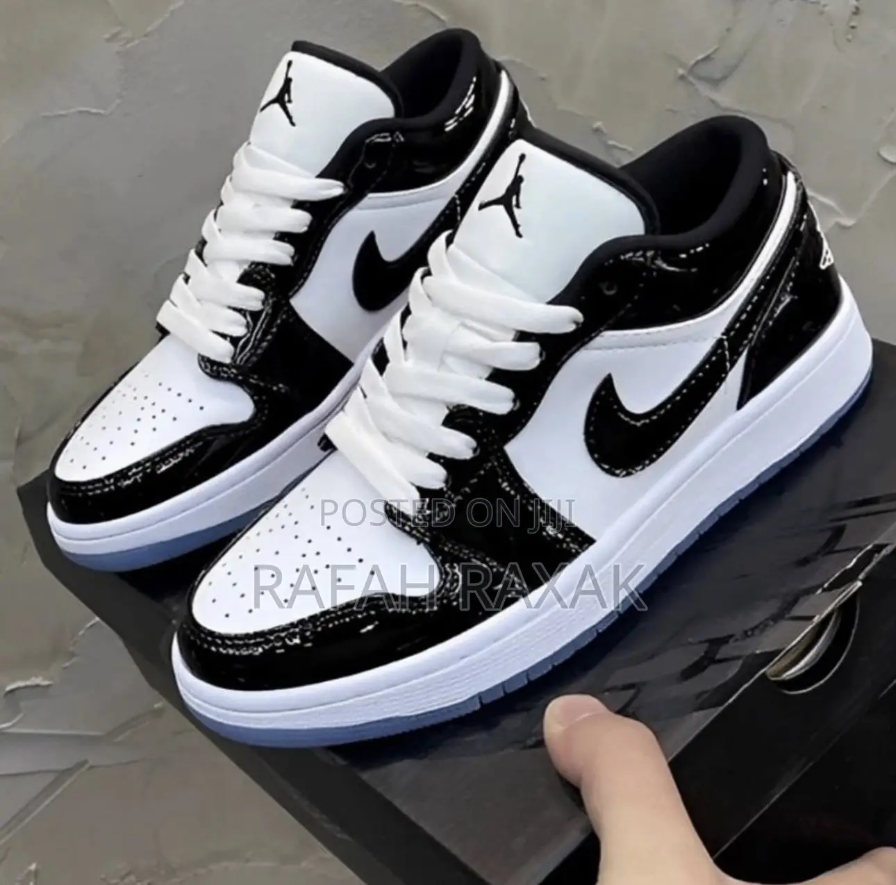 Original Nike Air Jordan 1 Low Se Concord Sneakers