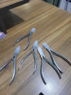 Pig Tooth Clipper 1