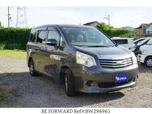 Toyota Noah Car Hire With Driver Self Drive Cars 6spec Bridals Wedding