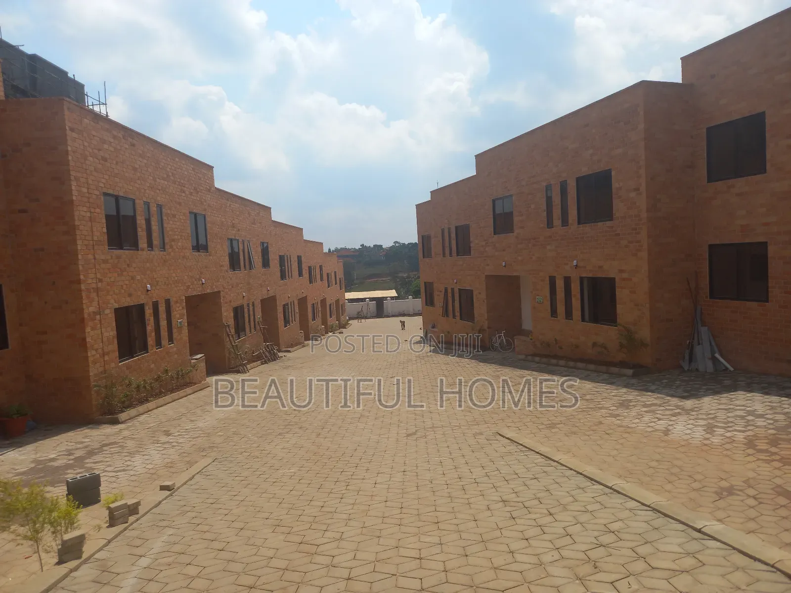 Furnished 4bdrm Villa in Kira for sale
