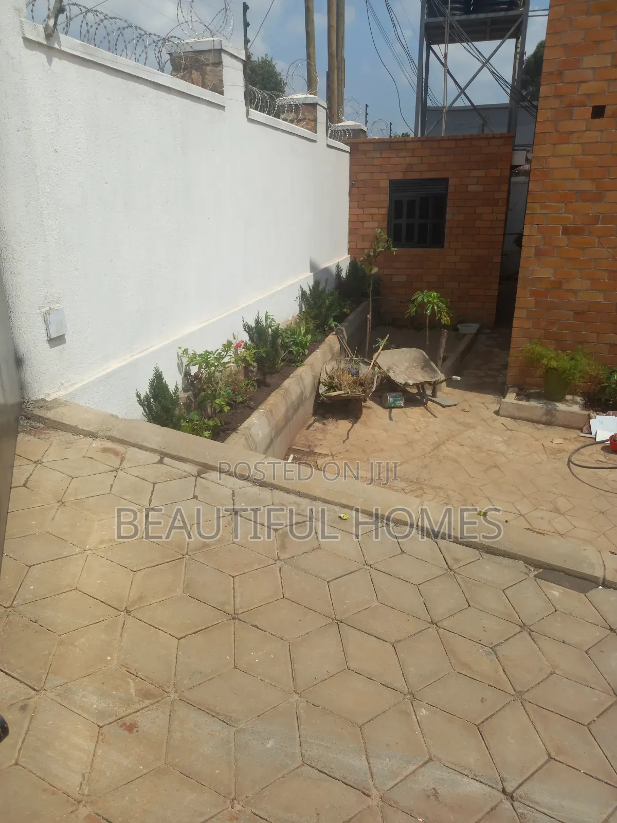 Furnished 4bdrm Villa in Kira for sale
