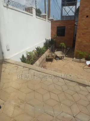 Furnished 4bdrm Villa in Kira for sale