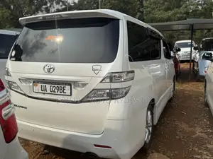Toyota Vellfire 2013