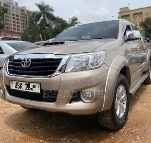 Toyota Hilux 2.5 D-4D SRX 2012 Gold