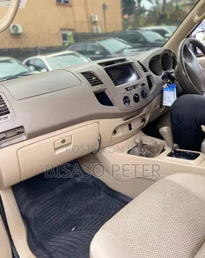 Toyota Hilux 2.5 D-4D SRX 2012 Gold