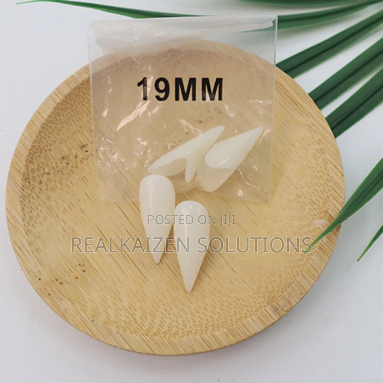 Realistic Halloween Prank Cosplay Fake Tongue With 19mm Vampire Teeth