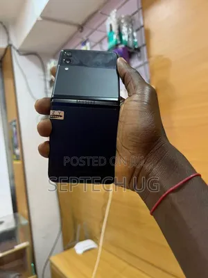 New Samsung Galaxy Z Flip 3 128 GB Black