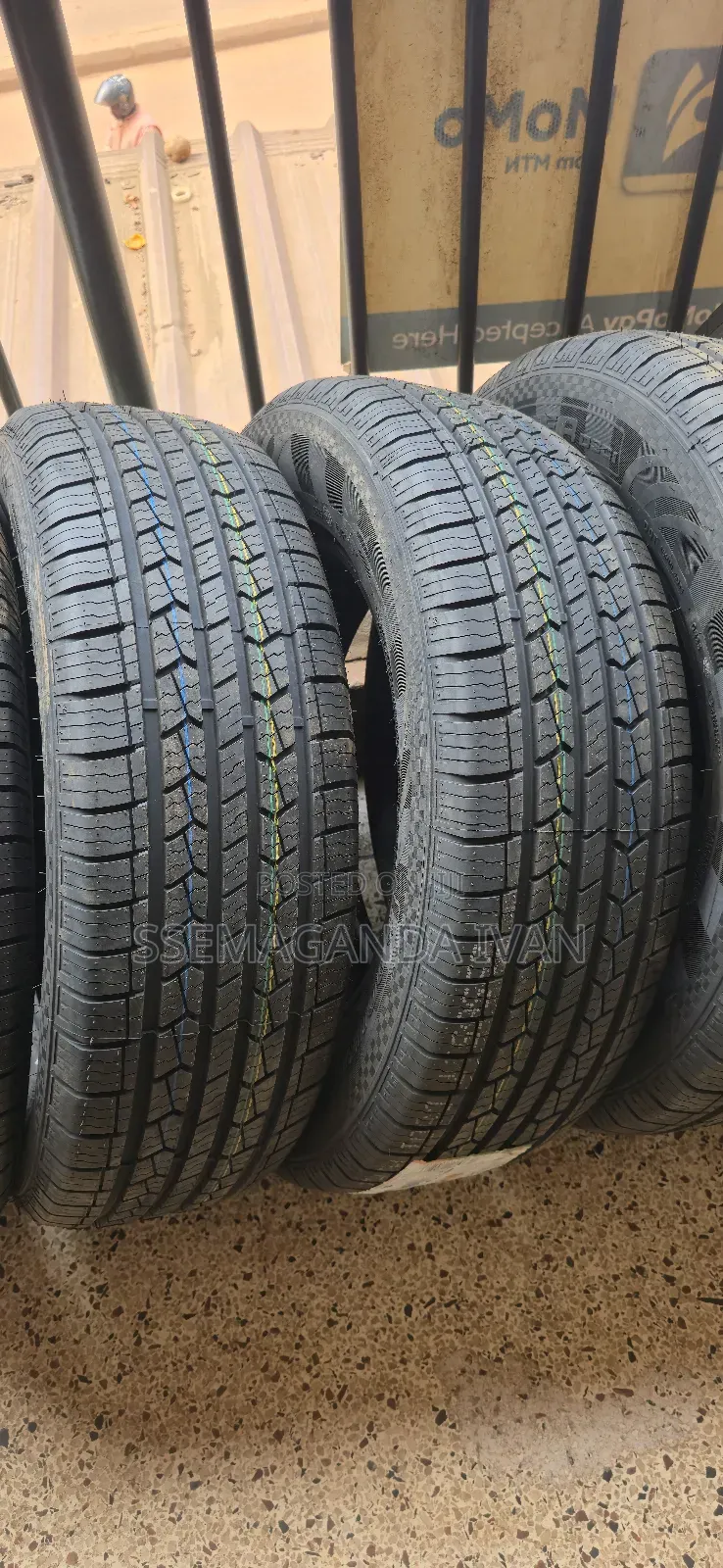 235/65r17 H/T Landrider Tyres for Harrier