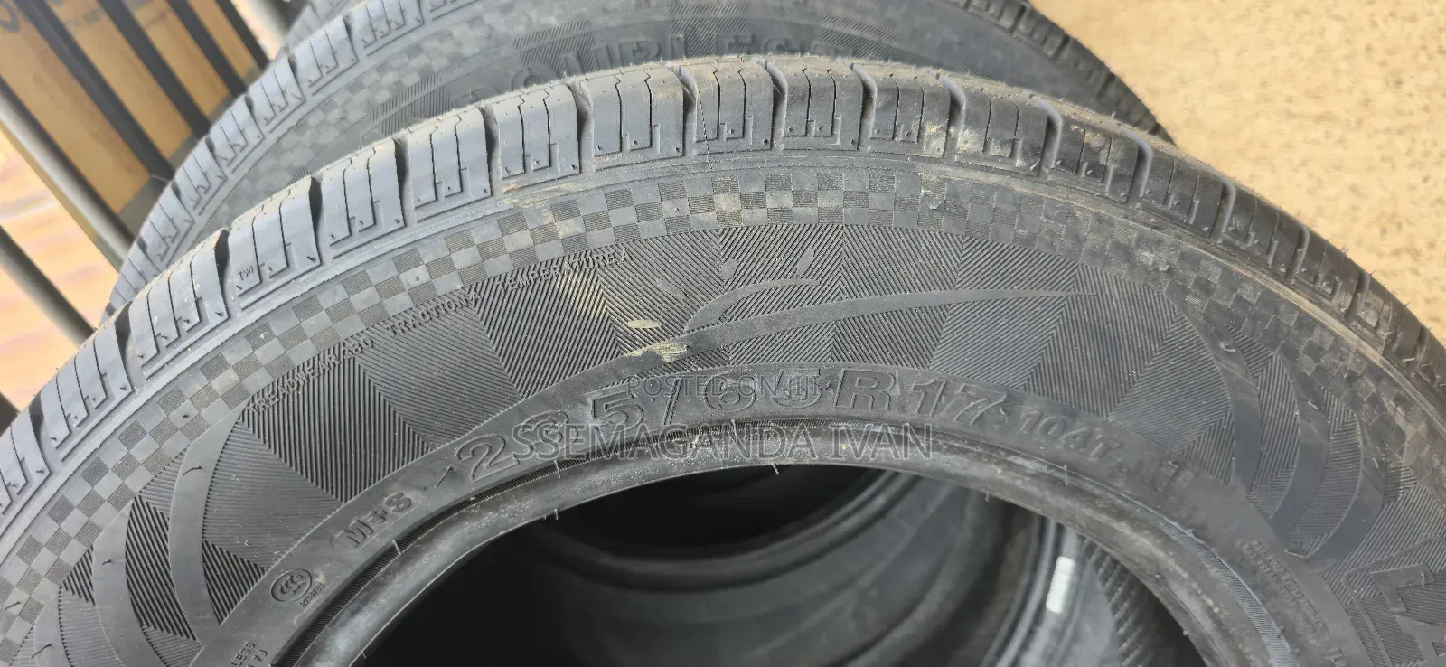 235/65r17 H/T Landrider Tyres for Harrier