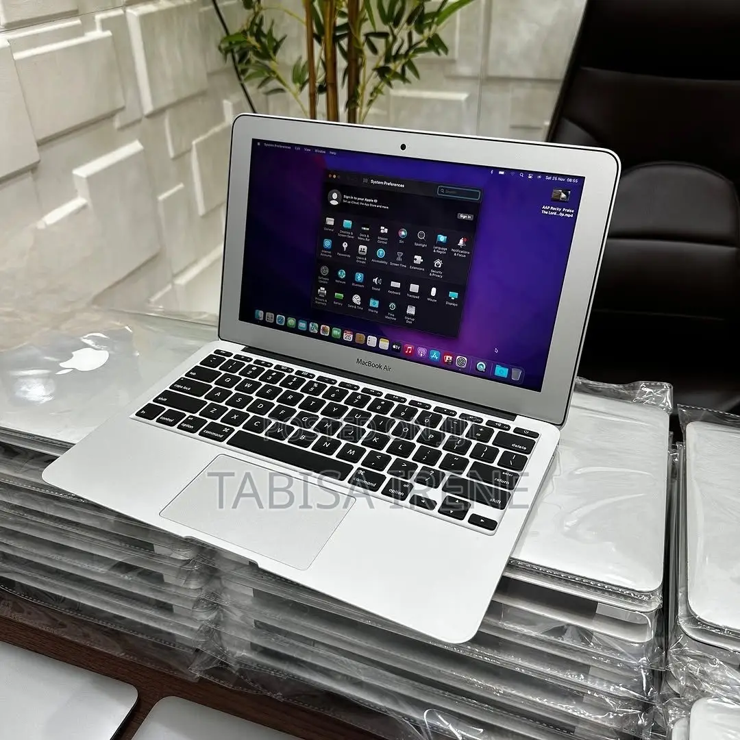New Laptop Apple MacBook Air 2015 8GB Intel Core I5 SSD 256GB