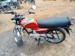 Bajaj Boxer 100 2022 Red