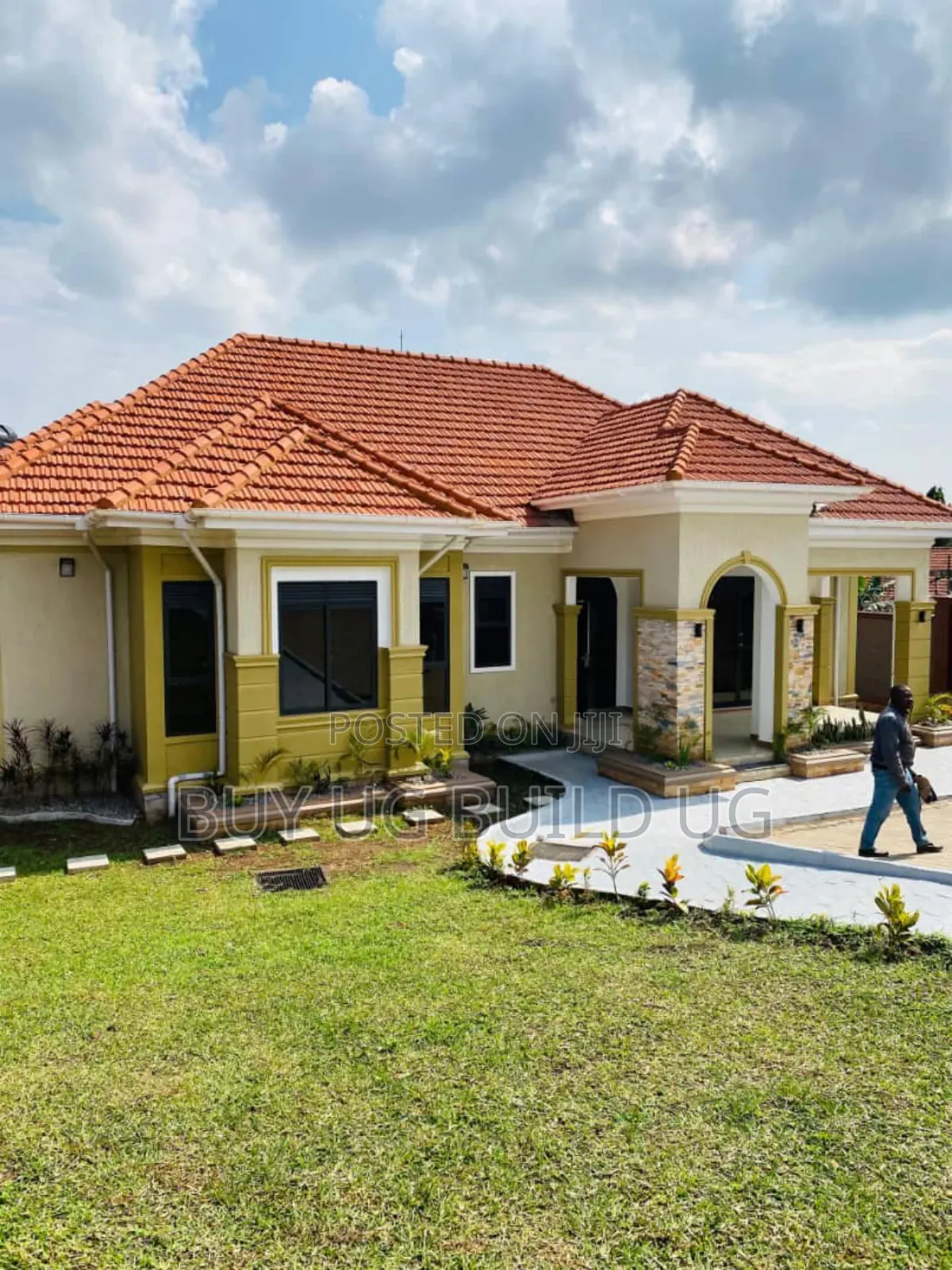 4bdrm Bungalow in Bwebajja Entebbe, Central Division for sale