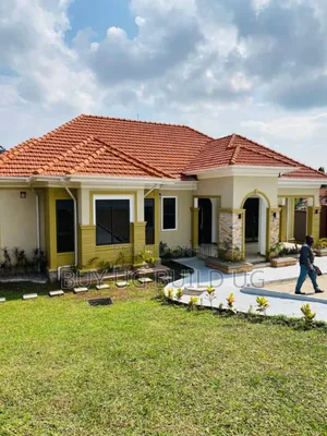 4bdrm Bungalow in Bwebajja Entebbe, Central Division for sale