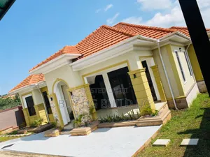 4bdrm Bungalow in Bwebajja Entebbe, Central Division for sale