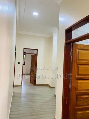 4bdrm Bungalow in Bwebajja Entebbe, Central Division for sale