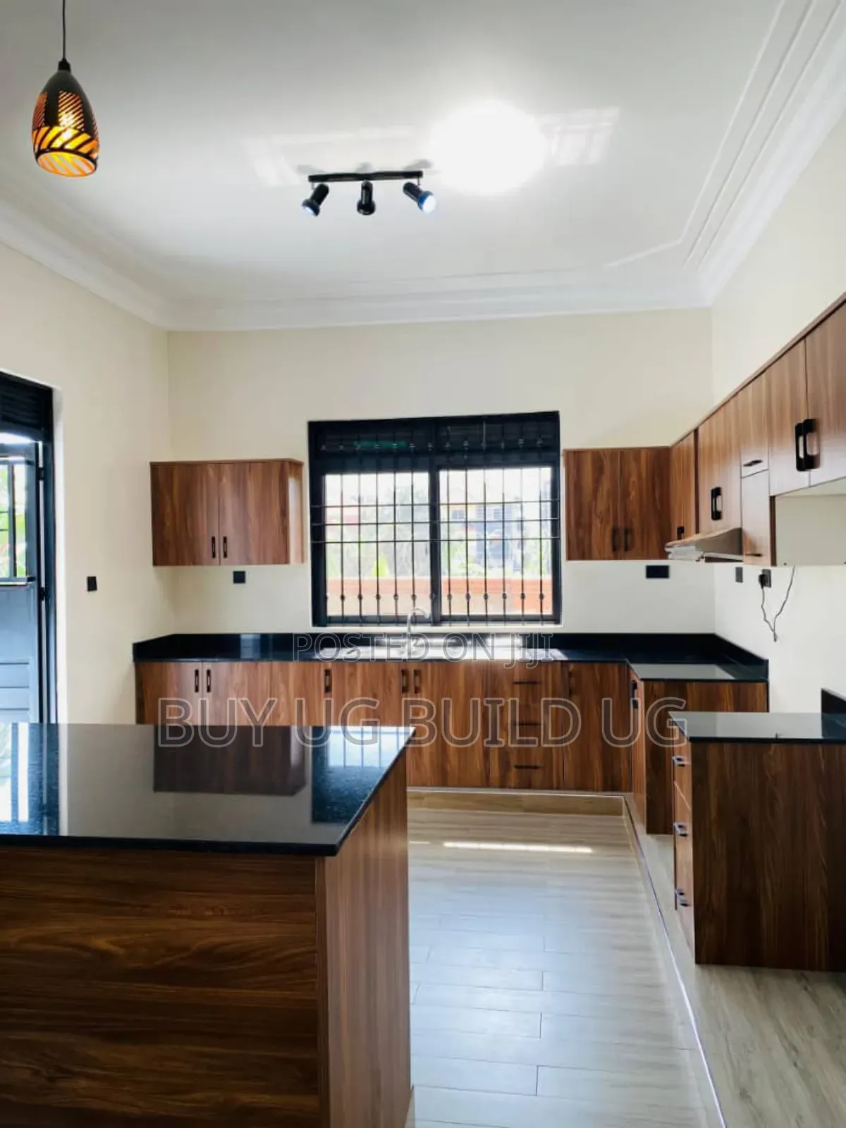 4bdrm Bungalow in Bwebajja Entebbe, Central Division for sale