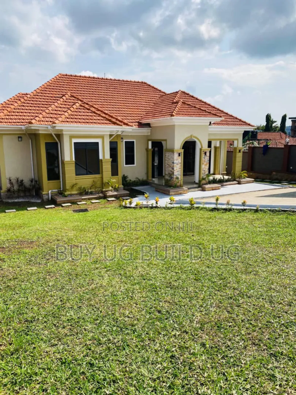 4bdrm Bungalow in Bwebajja Entebbe, Central Division for sale