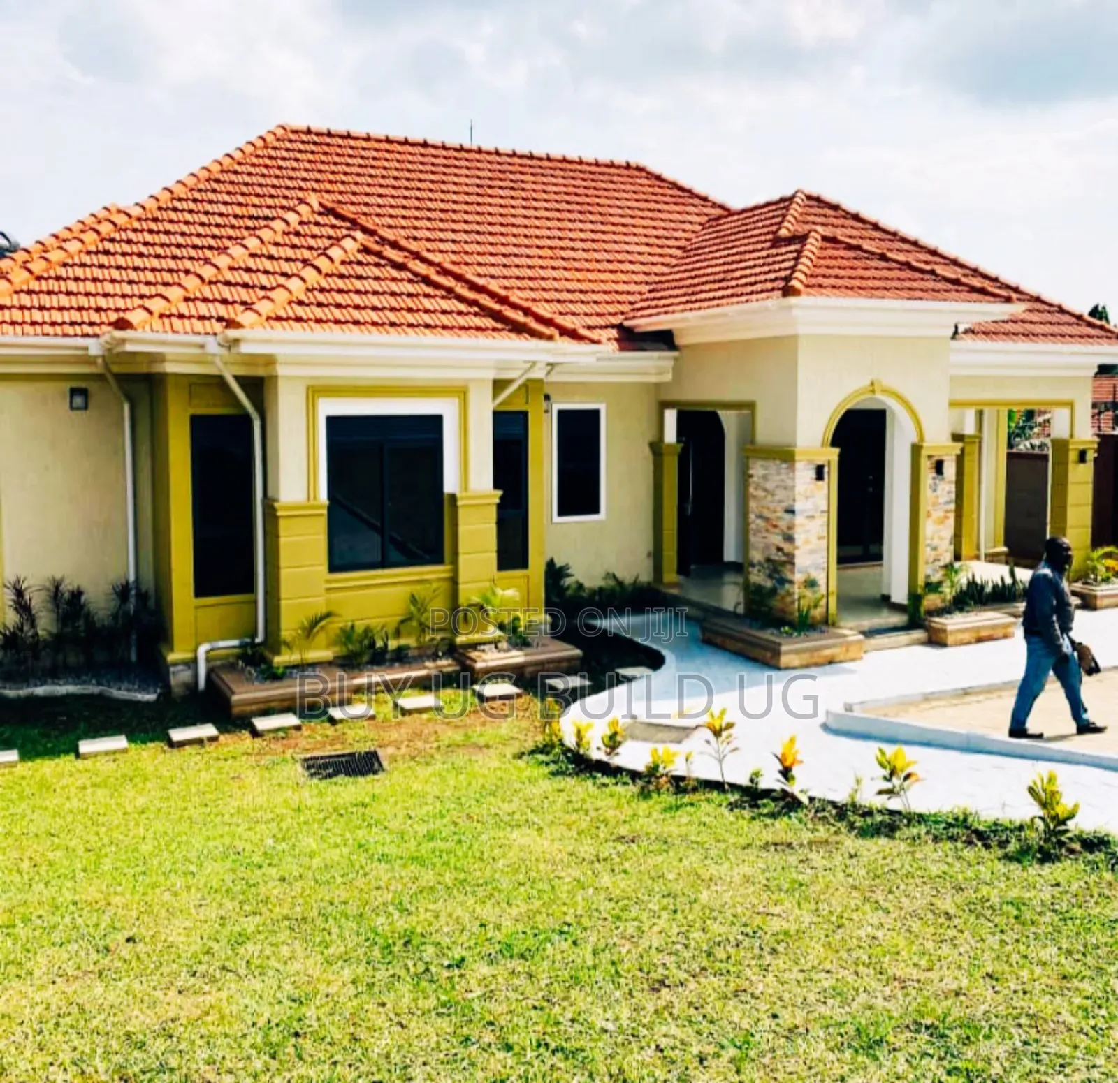 4bdrm Bungalow in Bwebajja Entebbe, Central Division for sale