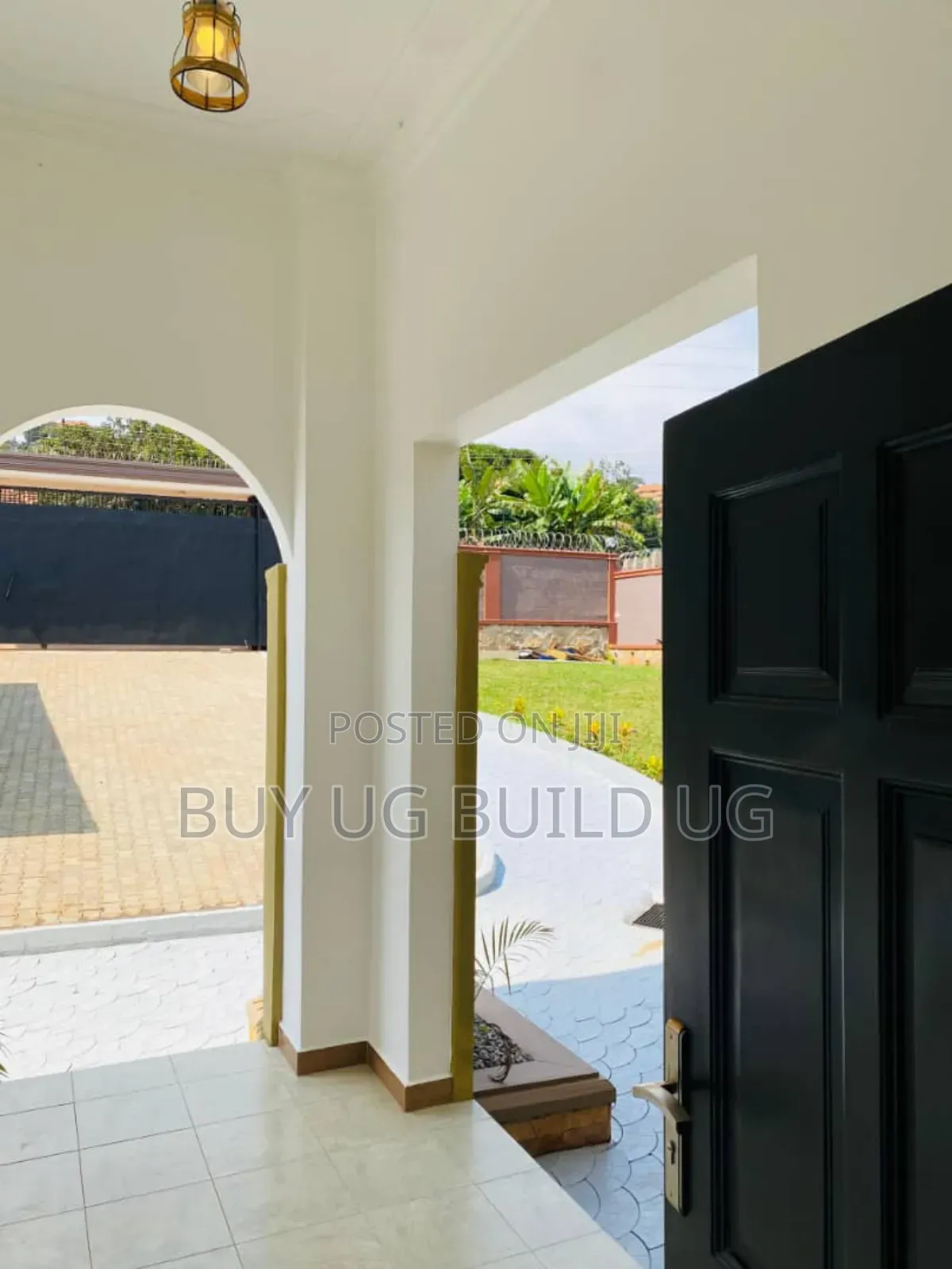 4bdrm Bungalow in Bwebajja Entebbe, Central Division for sale