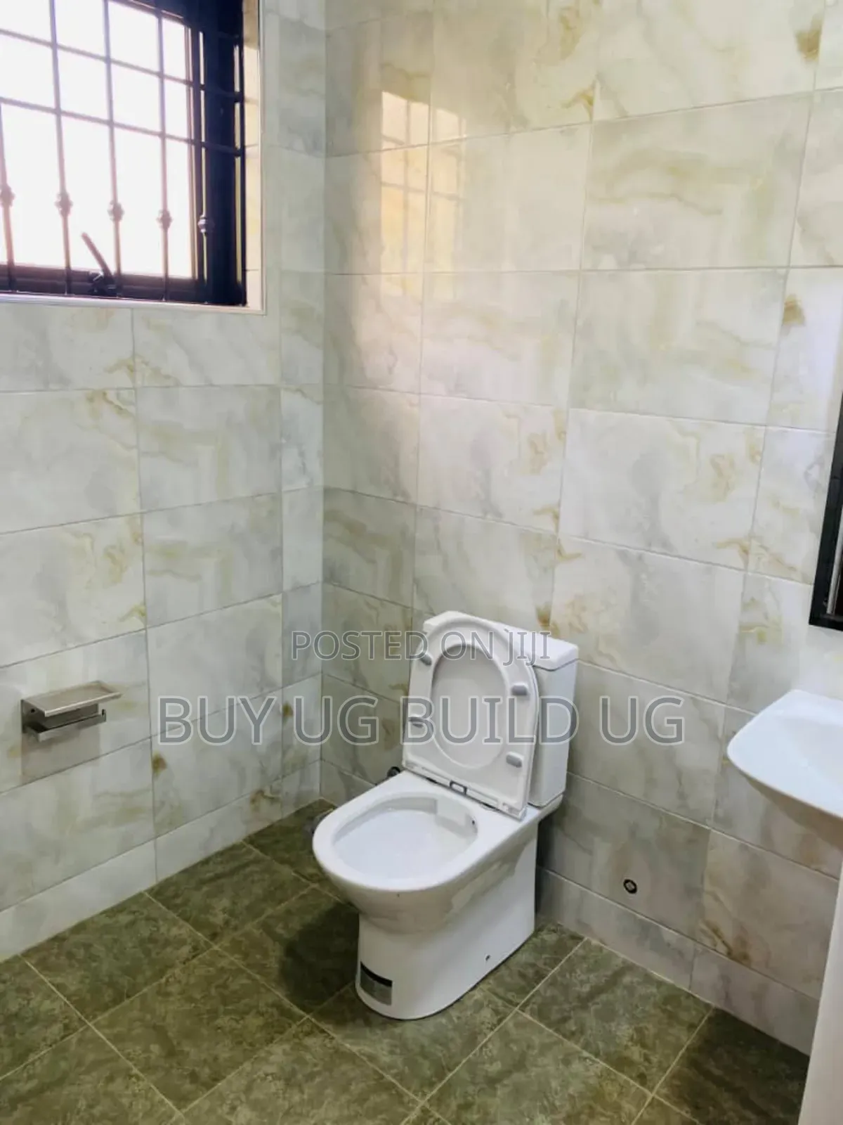 4bdrm Bungalow in Bwebajja Entebbe, Central Division for sale