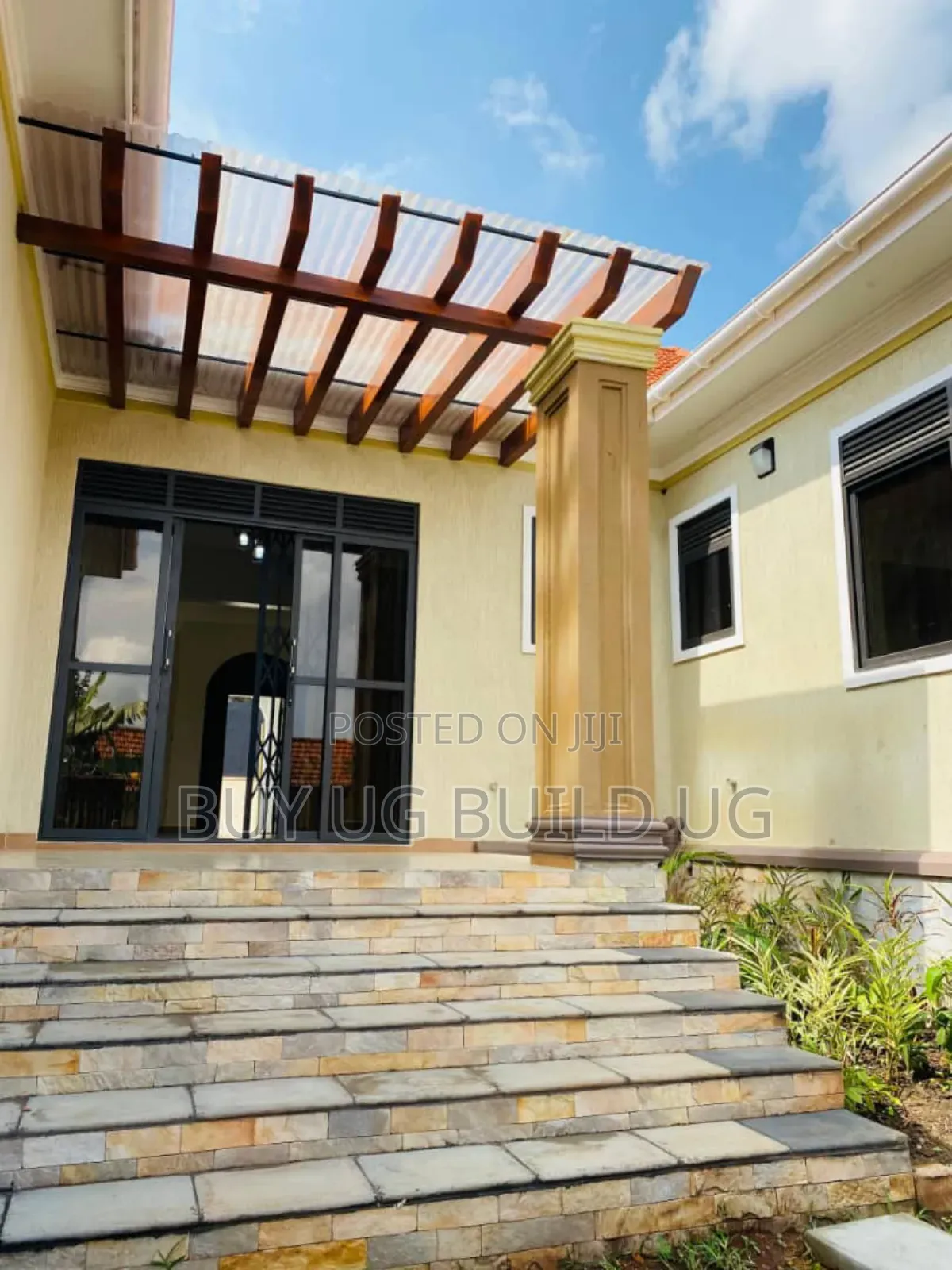 4bdrm Bungalow in Bwebajja Entebbe, Central Division for sale
