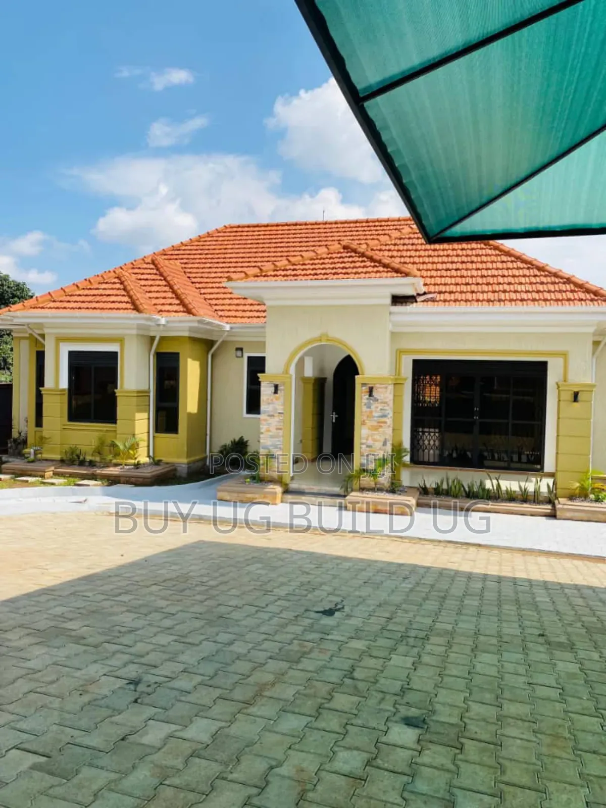 4bdrm Bungalow in Bwebajja Entebbe, Central Division for sale