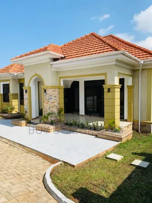 4bdrm Bungalow in Bwebajja Entebbe, Central Division for sale