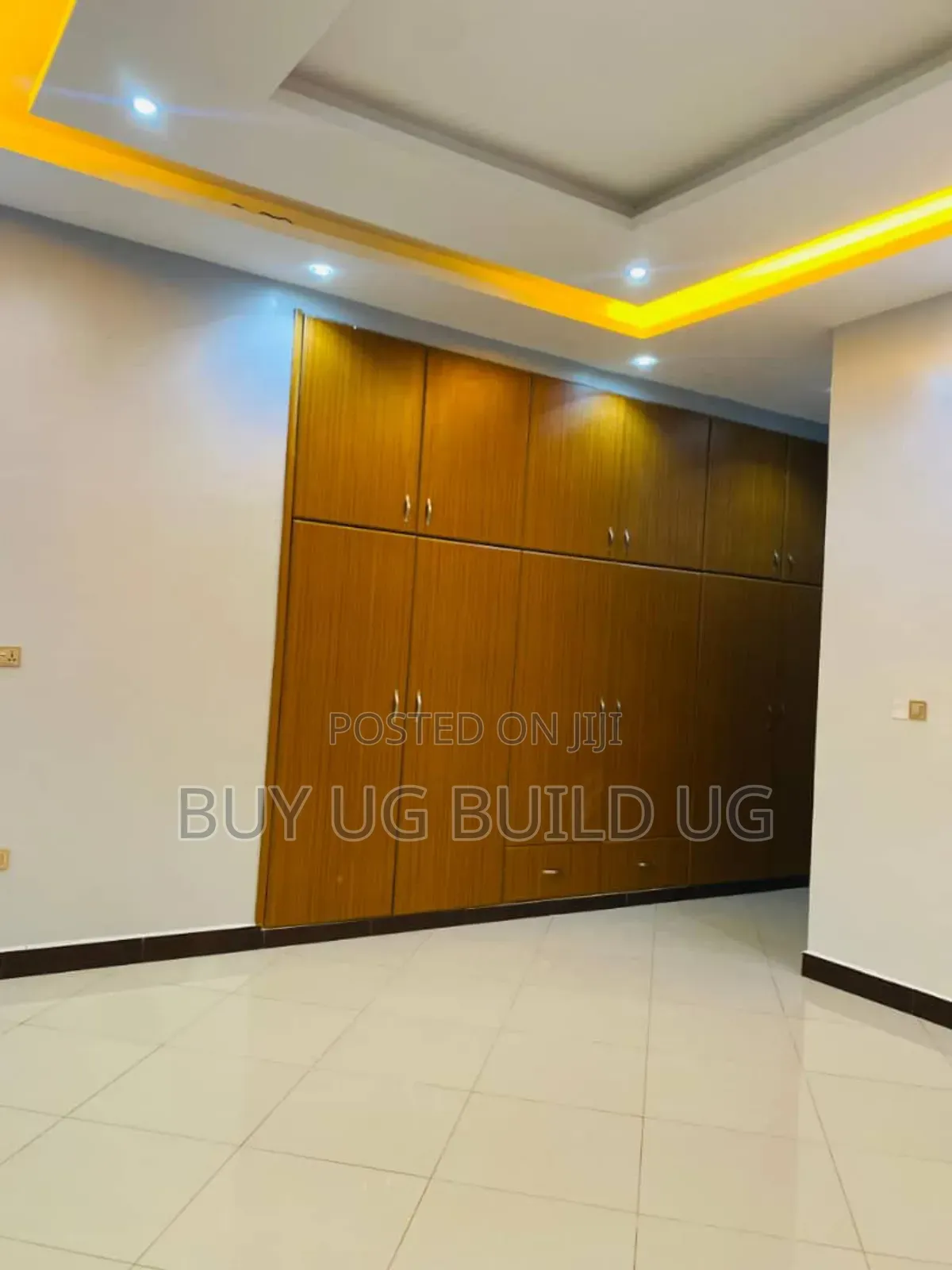 4bdrm Penthouse in Kitende Entebbe Road, Central Division for sale