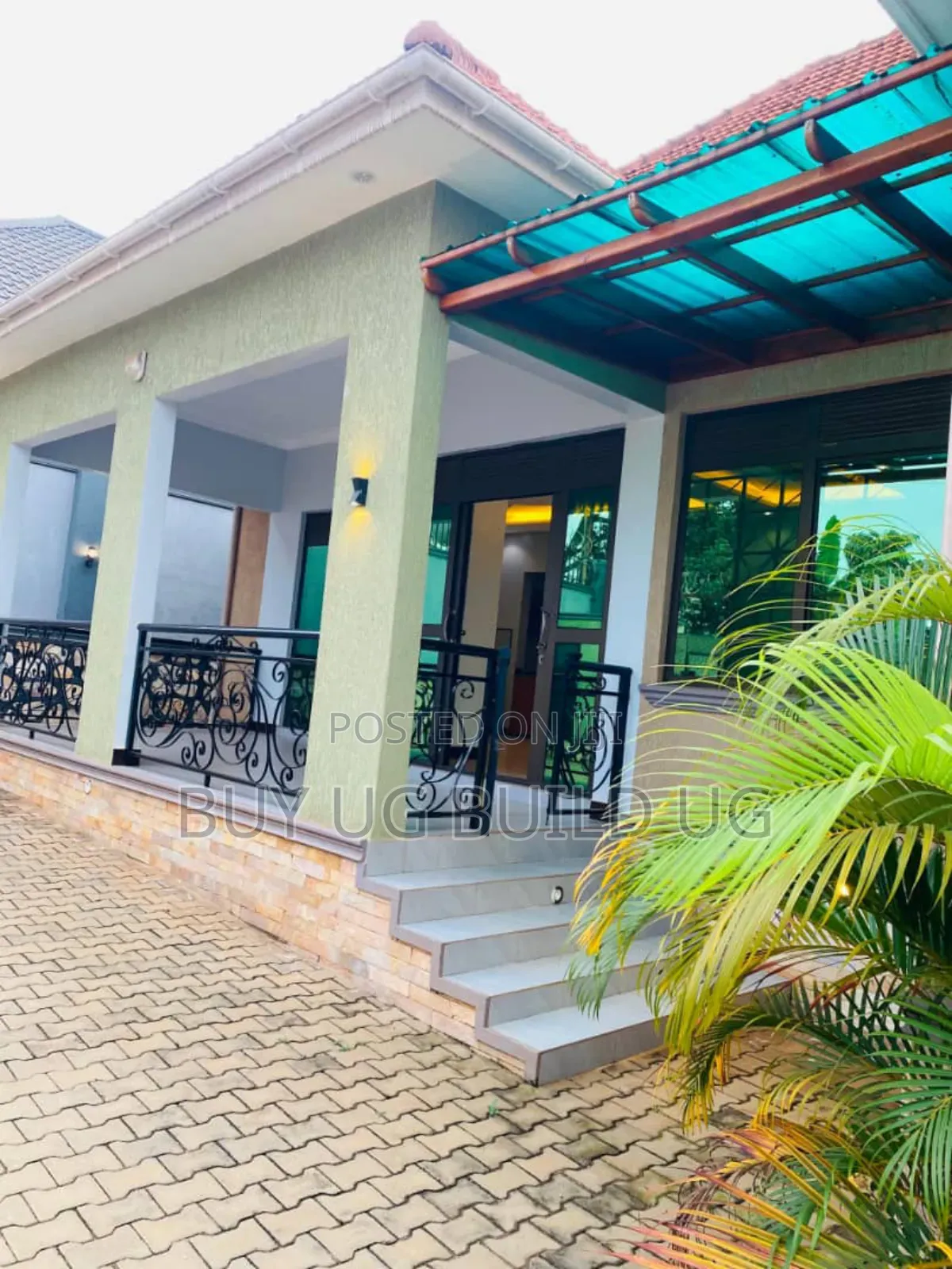 4bdrm Penthouse in Kitende Entebbe Road, Central Division for sale