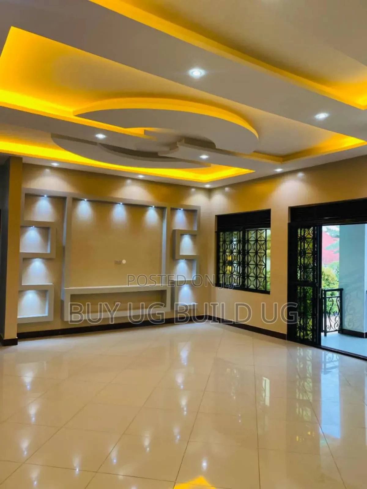 4bdrm Penthouse in Kitende Entebbe Road, Central Division for sale