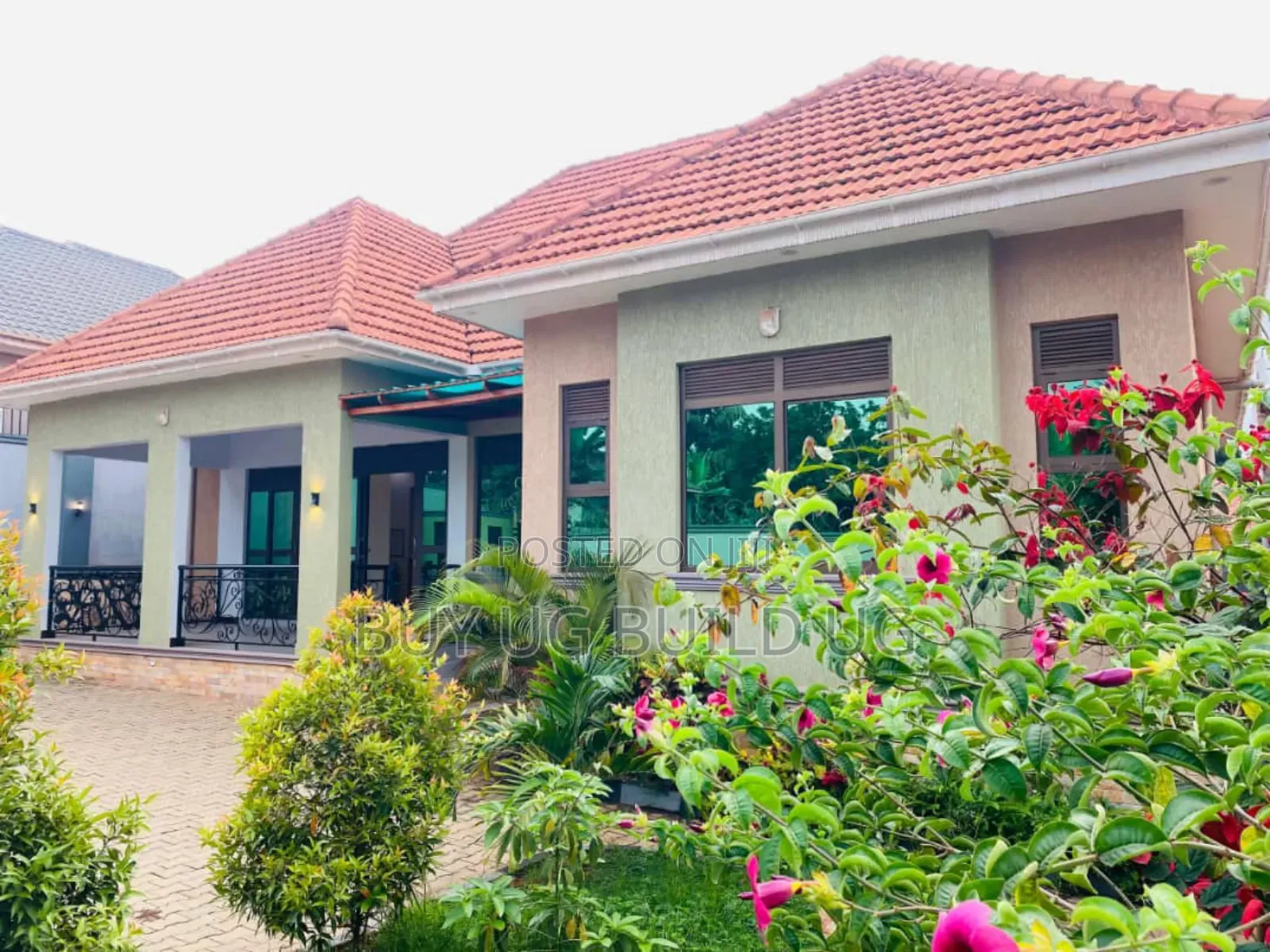 4bdrm Penthouse in Kitende Entebbe Road, Central Division for sale